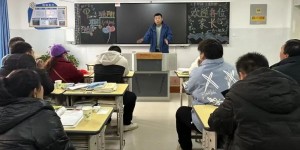 威县第一职业技术中学召开期中表彰暨高三高考誓师大会